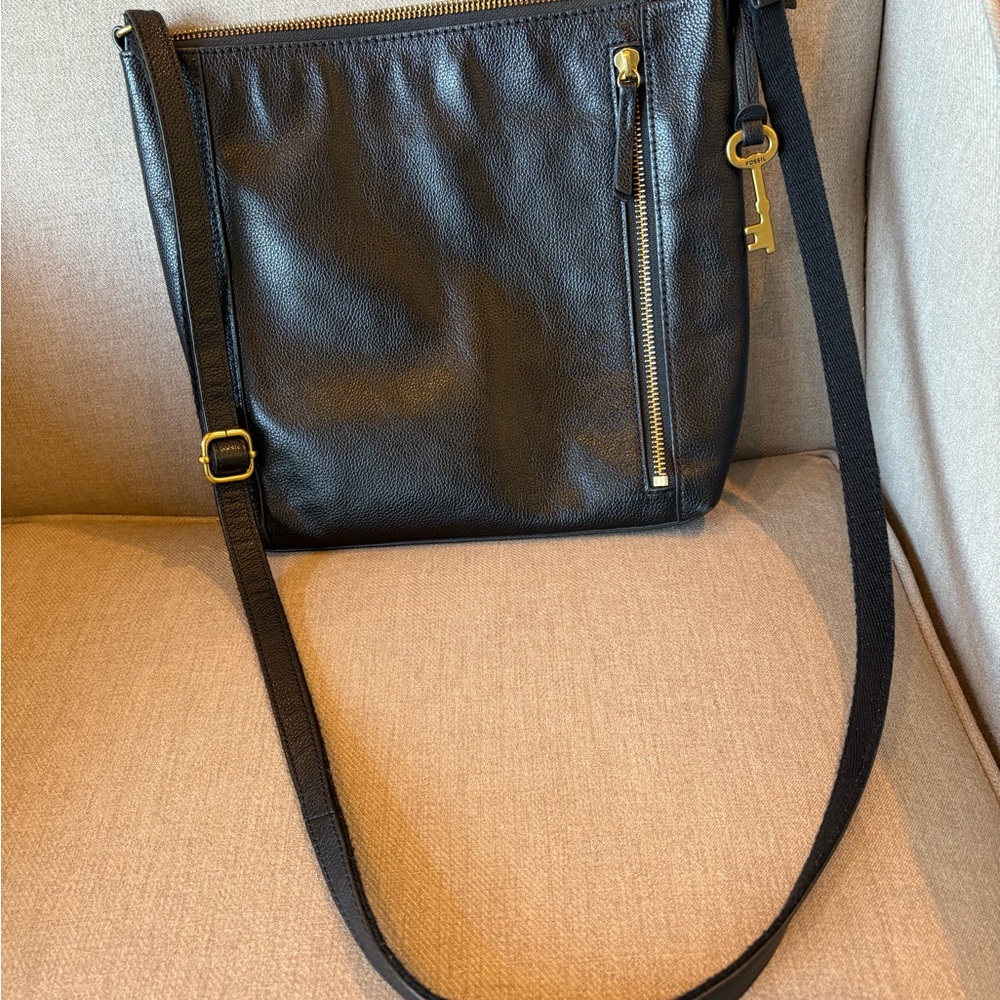 Fossil Black Leather Crossbody Bag with Gold Zipper